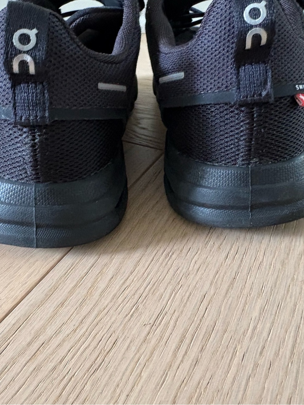 On Cloud Play Kids Black Sneakers Unisex Girls Boys Shoes Sz 2.5 Running Walk - Picture 3 of 8